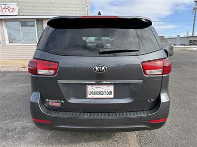 2016 Kia Sedona LX - Photo 6 - Escanaba, MI 49829