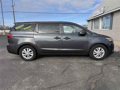 2016 Kia Sedona LX - Photo 5 - Escanaba, MI 49829