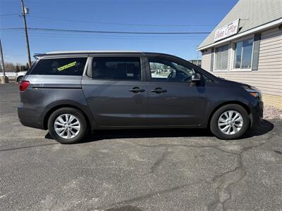 2016 Kia Sedona LX   - Photo 5 - Escanaba, MI 49829