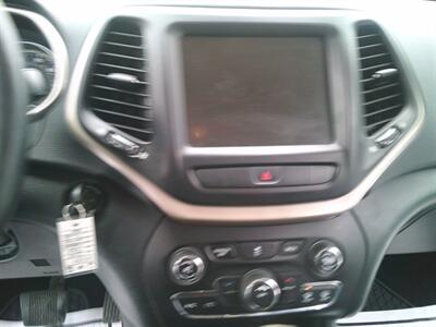 2014 Jeep Cherokee Latitude  NEW TIRES - Photo 9 - Negaunee, MI 49866