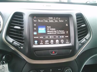 2014 Jeep Cherokee Latitude  NEW TIRES - Photo 15 - Negaunee, MI 49866