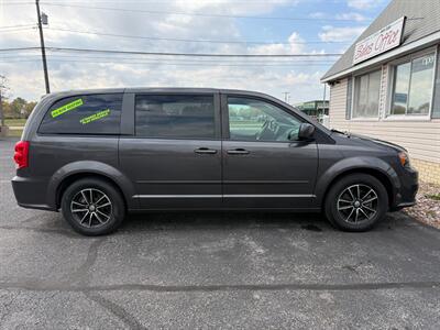 2015 Dodge Grand Caravan SXT - Photo 5 - Escanaba, MI 49829