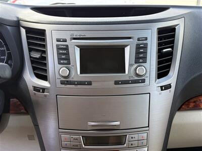 2012 Subaru Outback 2.5i Limited   - Photo 12 - Escanaba, MI 49829