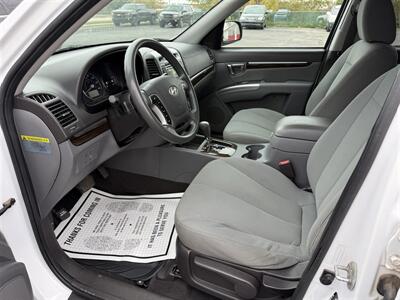 2011 Hyundai SANTA FE GLS   - Photo 8 - Escanaba, MI 49829
