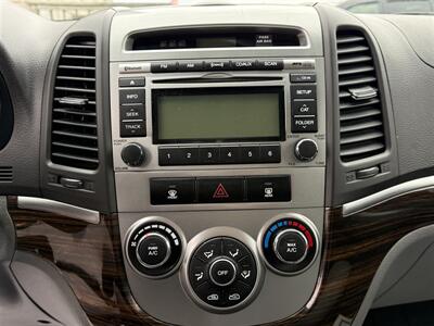 2011 Hyundai SANTA FE GLS   - Photo 10 - Escanaba, MI 49829