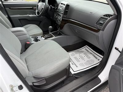2011 Hyundai SANTA FE GLS   - Photo 17 - Escanaba, MI 49829