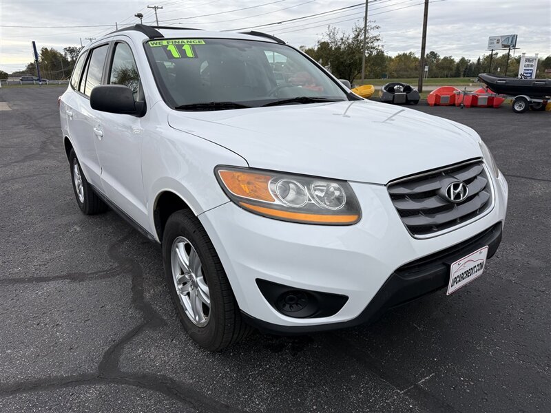 2011 Hyundai SANTA FE GLS - Photo 1 - Escanaba, MI 49829