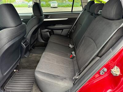 2014 Subaru Outback 2.5i Premium - Photo 19 - Escanaba, MI 49829