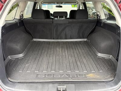 2014 Subaru Outback 2.5i Premium - Photo 7 - Escanaba, MI 49829
