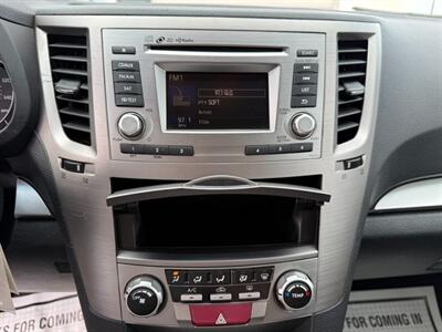 2014 Subaru Outback 2.5i Premium - Photo 12 - Escanaba, MI 49829