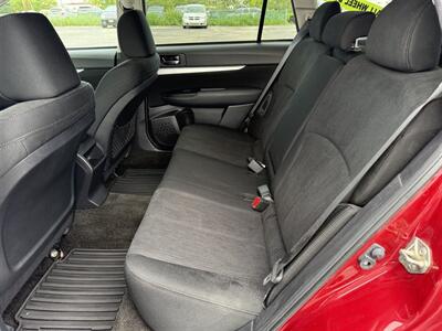 2014 Subaru Outback 2.5i Premium - Photo 19 - Escanaba, MI 49829