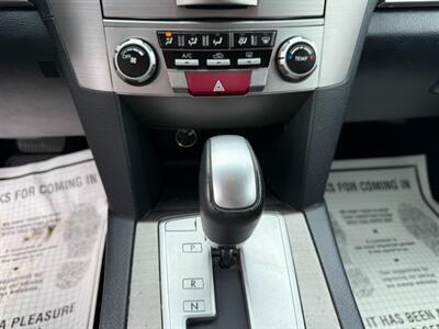 2014 Subaru Outback 2.5i Premium - Photo 13 - Escanaba, MI 49829