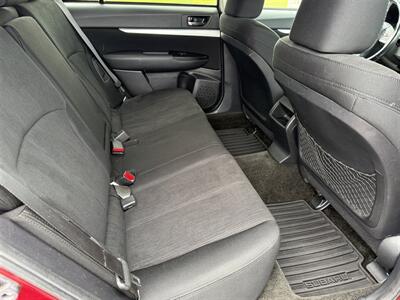 2014 Subaru Outback 2.5i Premium - Photo 21 - Escanaba, MI 49829