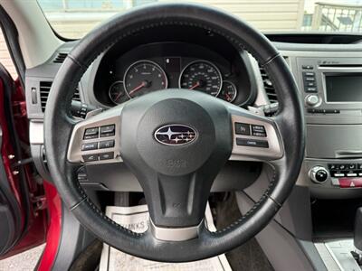 2014 Subaru Outback 2.5i Premium - Photo 11 - Escanaba, MI 49829