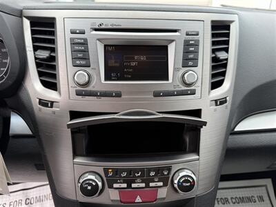2014 Subaru Outback 2.5i Premium - Photo 12 - Escanaba, MI 49829