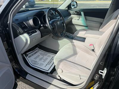 2009 Toyota Highlander   - Photo 10 - Negaunee, MI 49866