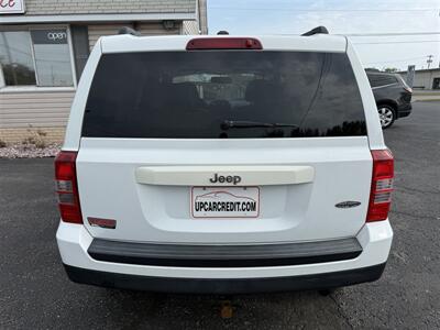 2014 Jeep Patriot Latitude FWD   - Photo 6 - Escanaba, MI 49829