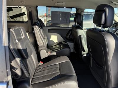 2015 Chrysler Town & Country Touring   - Photo 26 - Escanaba, MI 49829