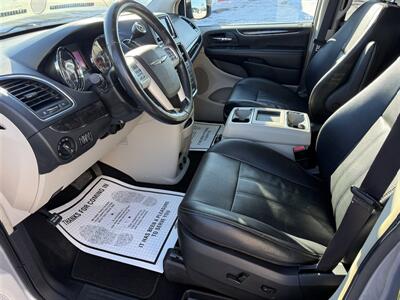 2015 Chrysler Town & Country Touring   - Photo 11 - Escanaba, MI 49829