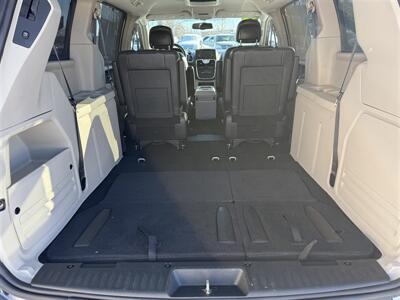 2015 Chrysler Town & Country Touring   - Photo 9 - Escanaba, MI 49829