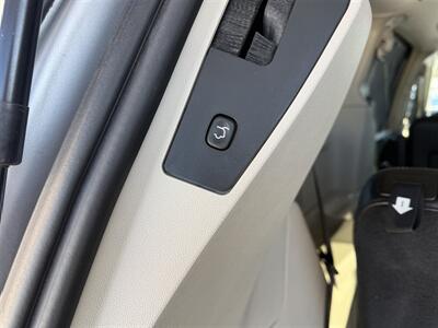 2015 Chrysler Town & Country Touring   - Photo 10 - Escanaba, MI 49829