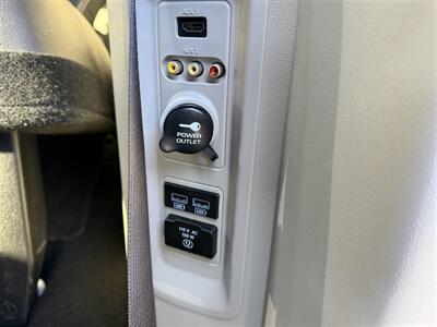 2015 Chrysler Town & Country Touring   - Photo 24 - Escanaba, MI 49829