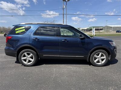 2017 Ford Explorer XLT AWD   - Photo 5 - Escanaba, MI 49829
