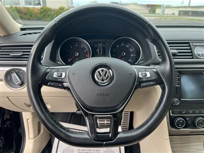 2016 Volkswagen Passat SEL Premium FWD   - Photo 13 - Escanaba, MI 49829