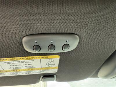 2010 Mercury Mariner Premier AWD   - Photo 18 - Escanaba, MI 49829