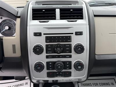 2010 Mercury Mariner Premier AWD   - Photo 13 - Escanaba, MI 49829