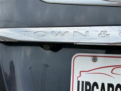 2014 Chrysler Town & Country Touring-L - Photo 7 - Escanaba, MI 49829