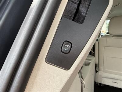2014 Chrysler Town & Country Touring-L - Photo 10 - Escanaba, MI 49829