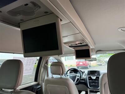 2014 Chrysler Town & Country Touring-L - Photo 25 - Escanaba, MI 49829