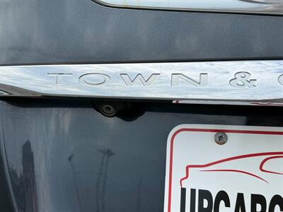 2014 Chrysler Town & Country Touring-L - Photo 7 - Escanaba, MI 49829