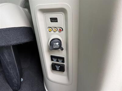 2014 Chrysler Town & Country Touring-L - Photo 24 - Escanaba, MI 49829