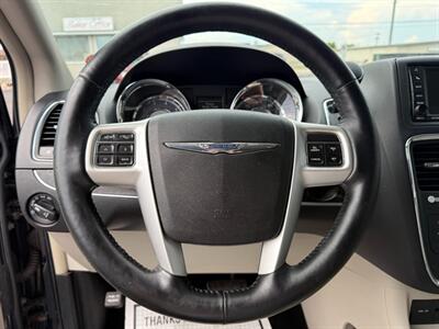 2014 Chrysler Town & Country Touring-L - Photo 12 - Escanaba, MI 49829