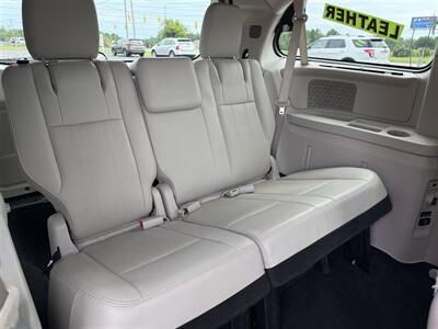 2014 Chrysler Town & Country Touring-L - Photo 26 - Escanaba, MI 49829