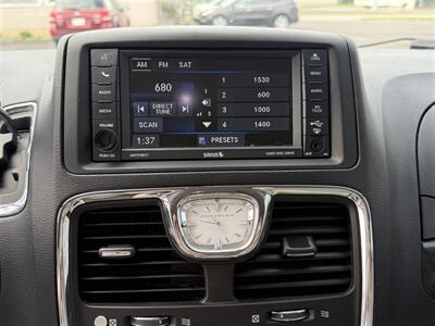 2014 Chrysler Town & Country Touring-L - Photo 13 - Escanaba, MI 49829