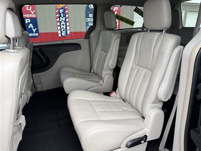 2014 Chrysler Town & Country Touring-L - Photo 22 - Escanaba, MI 49829