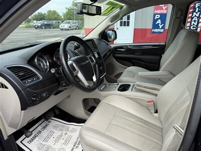 2014 Chrysler Town & Country Touring-L - Photo 11 - Escanaba, MI 49829