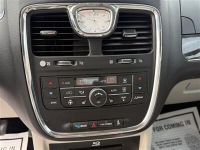 2014 Chrysler Town & Country Touring-L - Photo 15 - Escanaba, MI 49829