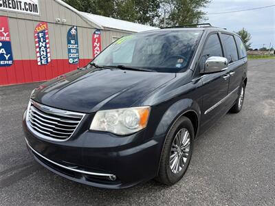 2014 Chrysler Town & Country Touring-L - Photo 3 - Escanaba, MI 49829