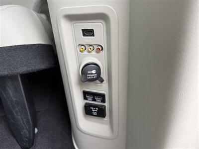 2014 Chrysler Town & Country Touring-L - Photo 25 - Escanaba, MI 49829