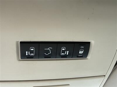 2014 Chrysler Town & Country Touring-L - Photo 19 - Escanaba, MI 49829