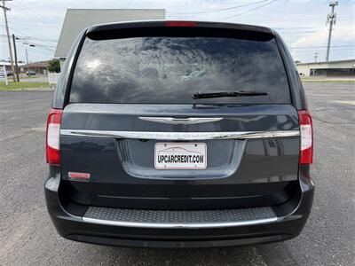 2014 Chrysler Town & Country Touring-L - Photo 6 - Escanaba, MI 49829