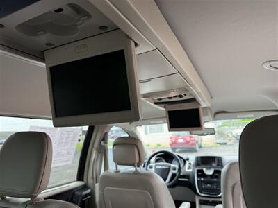 2014 Chrysler Town & Country Touring-L - Photo 24 - Escanaba, MI 49829