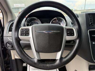 2014 Chrysler Town & Country Touring-L - Photo 12 - Escanaba, MI 49829