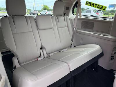 2014 Chrysler Town & Country Touring-L - Photo 26 - Escanaba, MI 49829