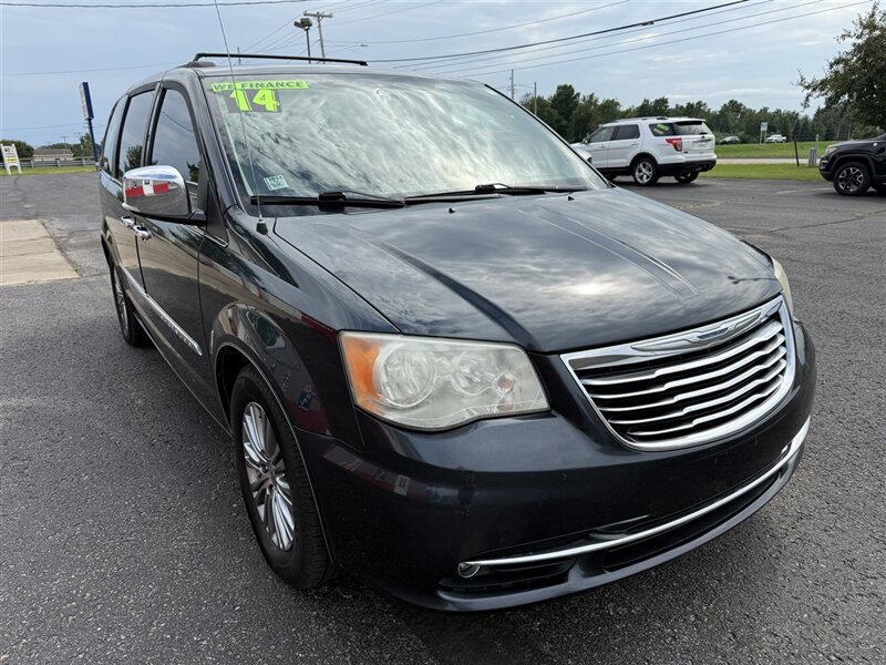 2014 Chrysler Town & Country Touring-L  