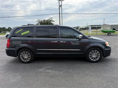 2014 Chrysler Town & Country Touring-L - Photo 5 - Escanaba, MI 49829